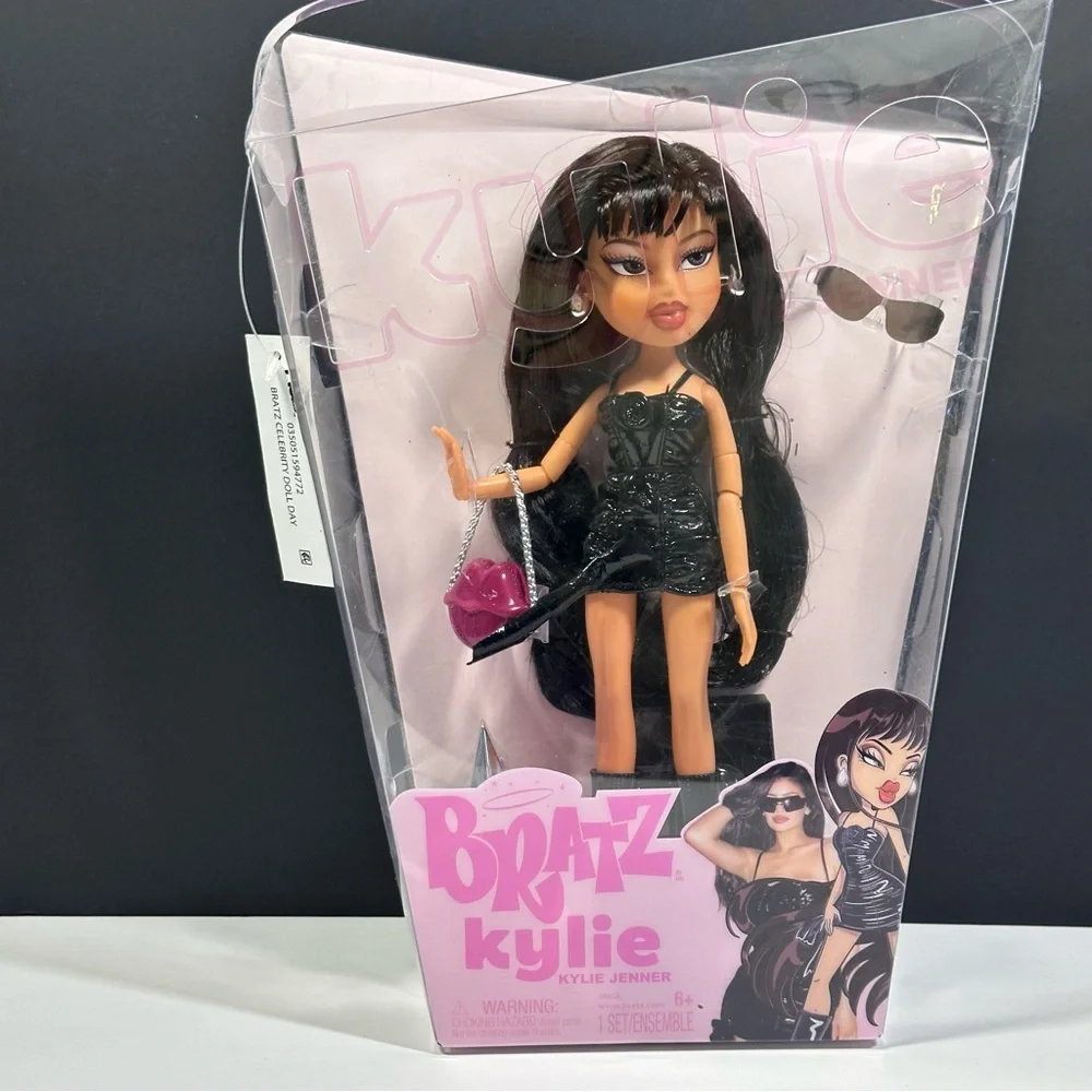 Bratz x Kylie Jenner Day Fashion Doll with Accessories and Certificate - Picture 9 of 12